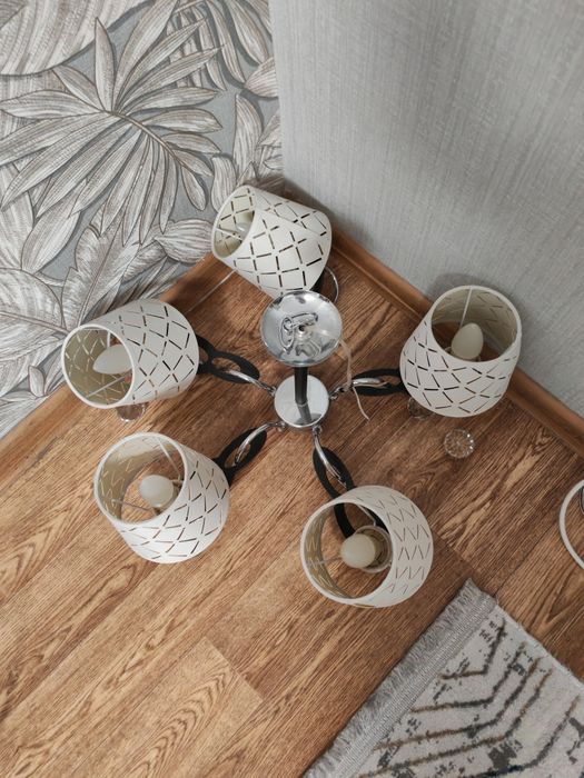 Продам люстру 5 тИ рожковую