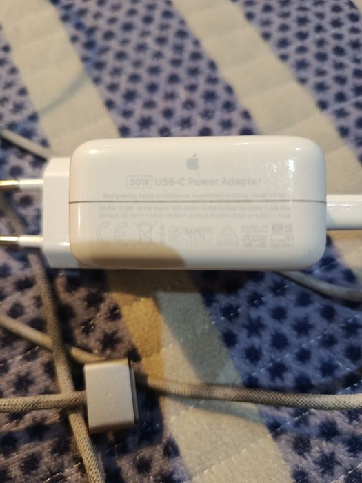 Продаю срочно Зарядное устройство для MacBook (MagSafe)