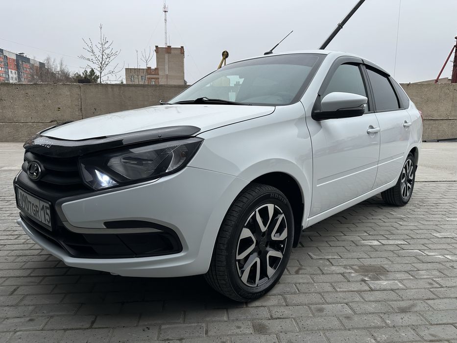 Гранта фл лифтбек 2023 год