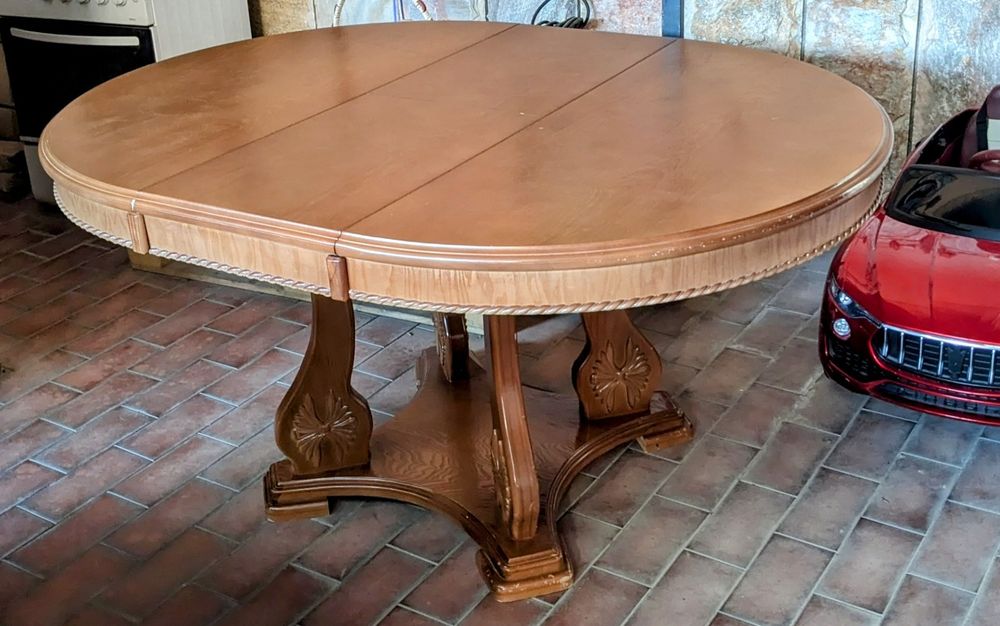 Продам комплект: 2 кресла+ 3 столика. Румыния.