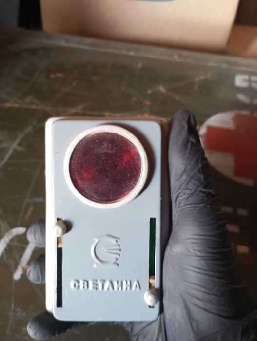 Продавам стар жепейски фенер с два цвята