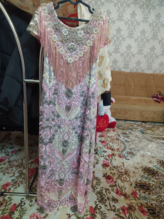 Vecherni kuylak sotiladi