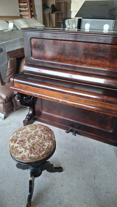 Pian vertical Julius Blüthner – Leipzig (cca. 1890–1900)
Vând pian ver