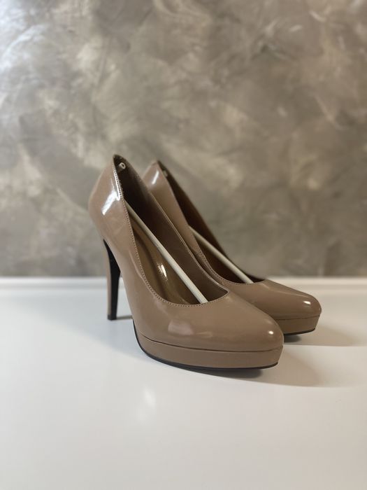 Продам женские туфли