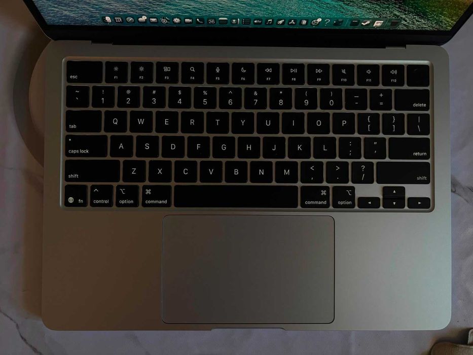 Продам macbook air 13 M4
