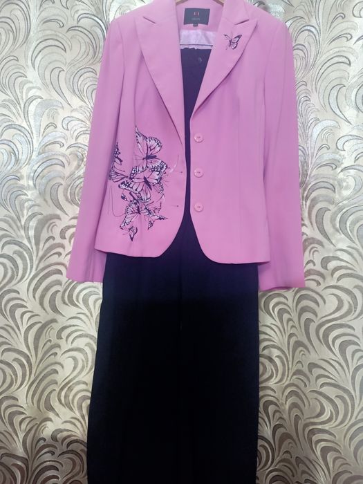 Женский брючный костюм