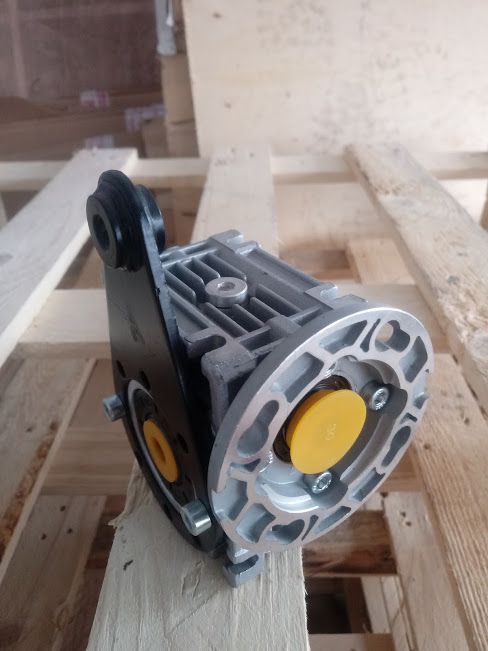 фланци за редуктори , изходяща ос , реактивно рамо, лапи , фланец, кал