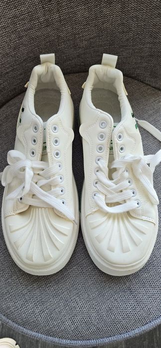 Vand Adidasi barbati