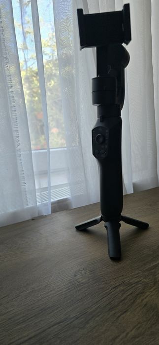 Stabilizator gimbal telefon pe 3 axe