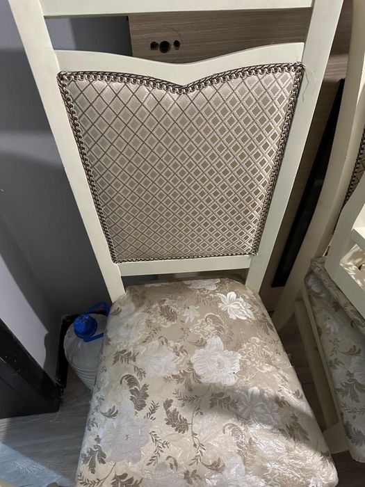 Стол для гостинной