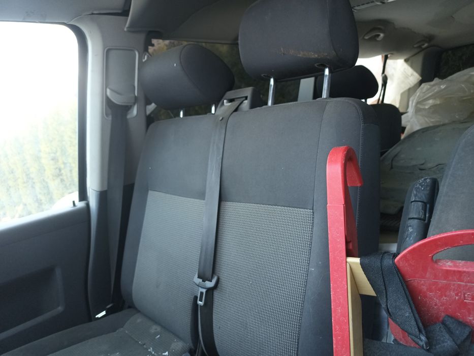 Dezmembrez Volkswagen T5 caravelle in piese dezmembrez