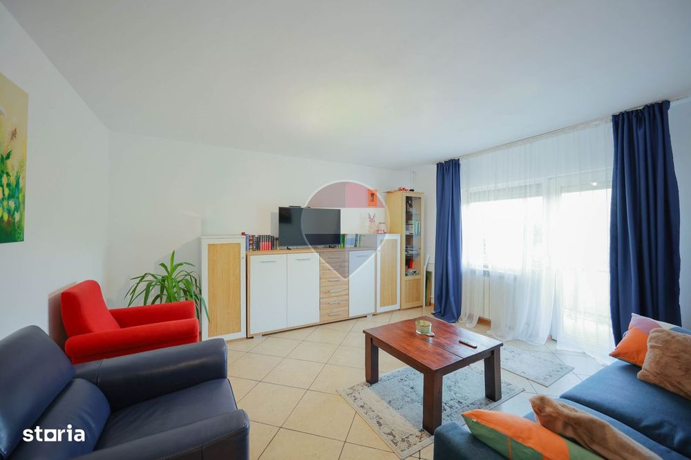 De vânzare apartament cu 4 camere și un loc de parcare, în Rogerius