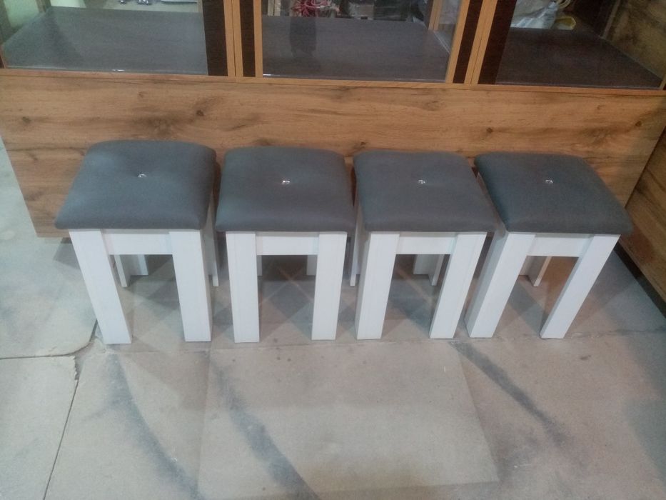 Продам новые кухонные табуретки!