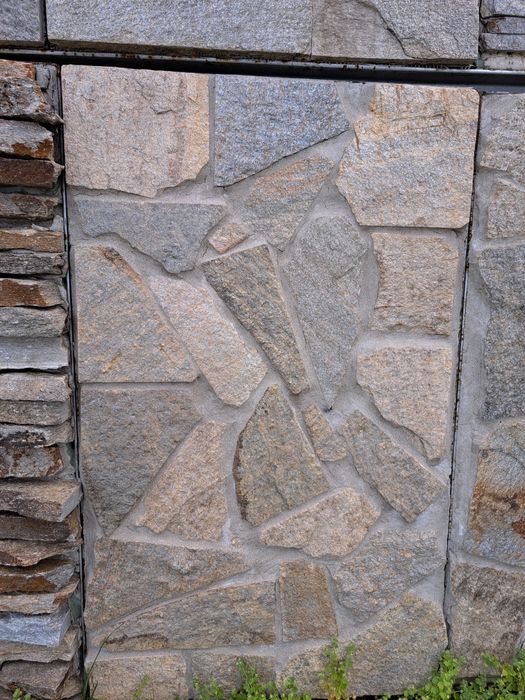 Естествен камък ,гнайс , тикли ,настилка и облицовка