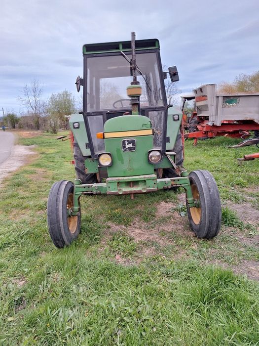 John   deere  2130