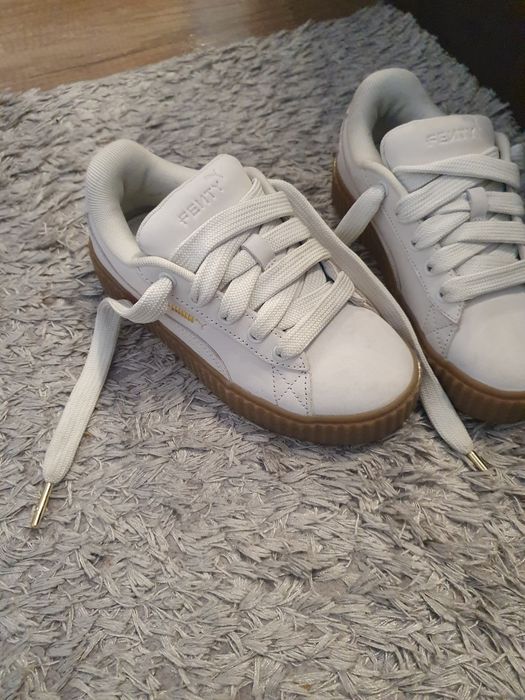 Ghete de fotbal si adidasi