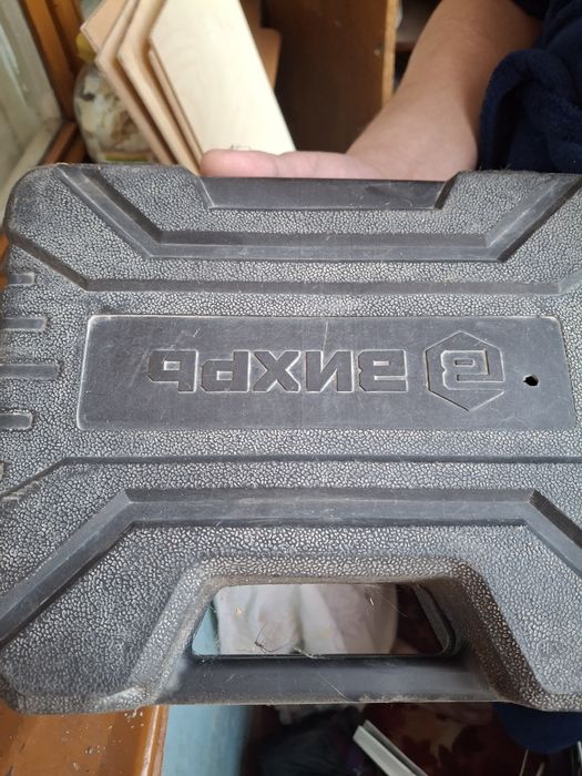 Шуруповерт вихрь