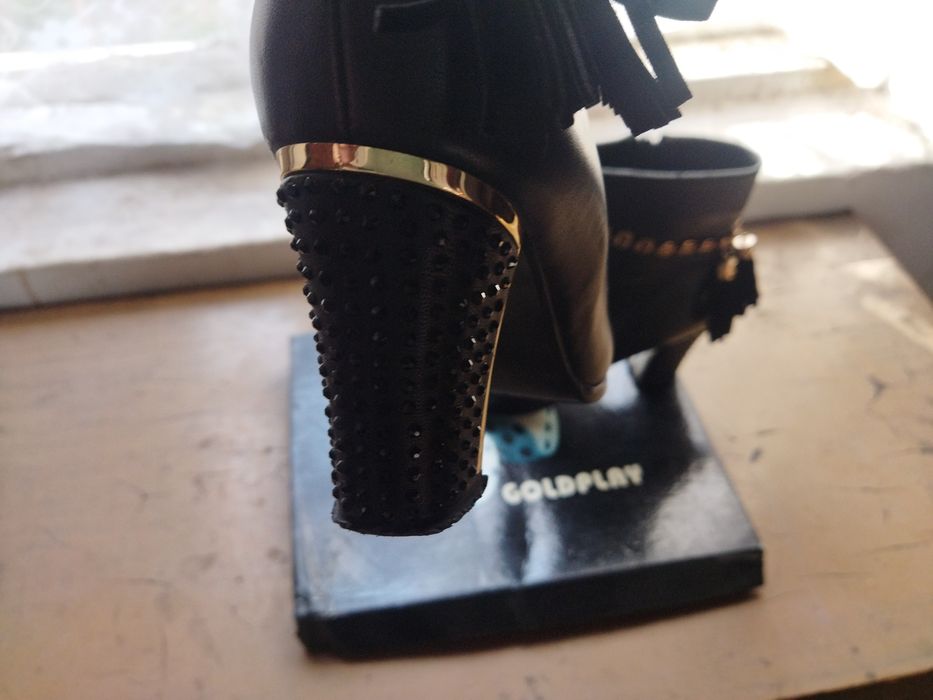 Продам полусапожки женские