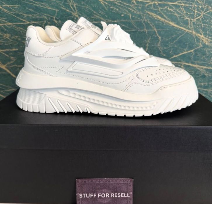 Adidasi versace odissea