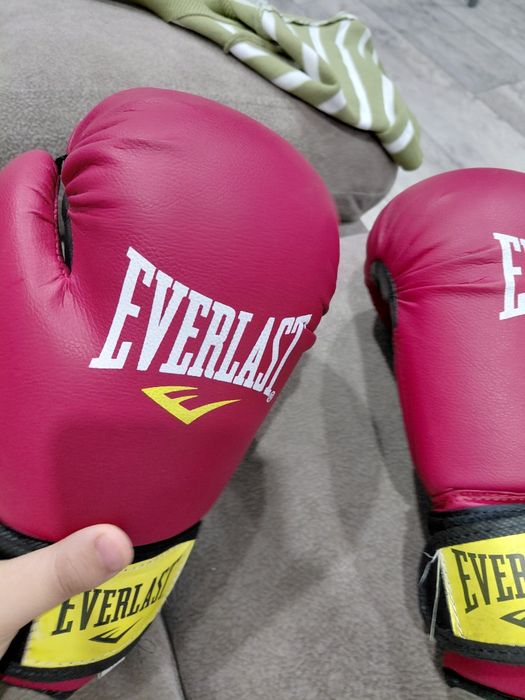 ПРОДАМ черчатки бля бокса