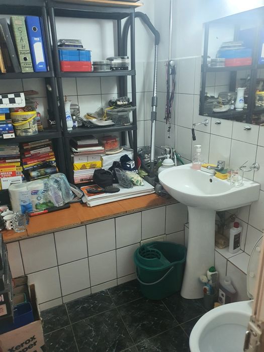 închiriez spațiu comercial la parter de bloc