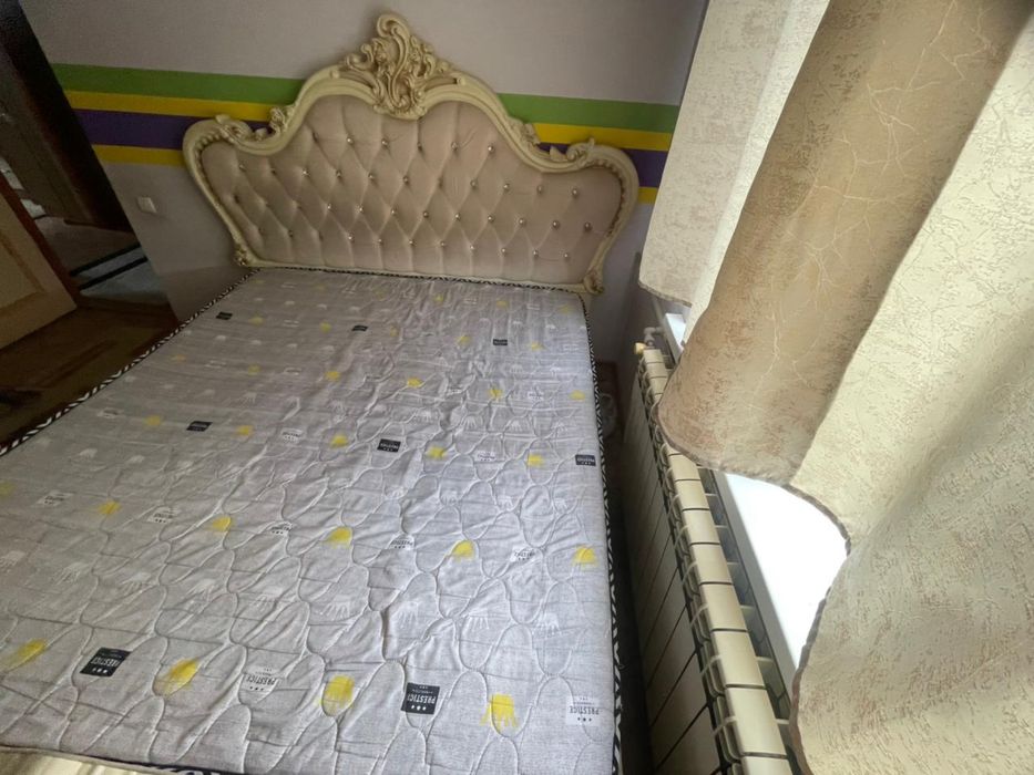 Спальный кровать