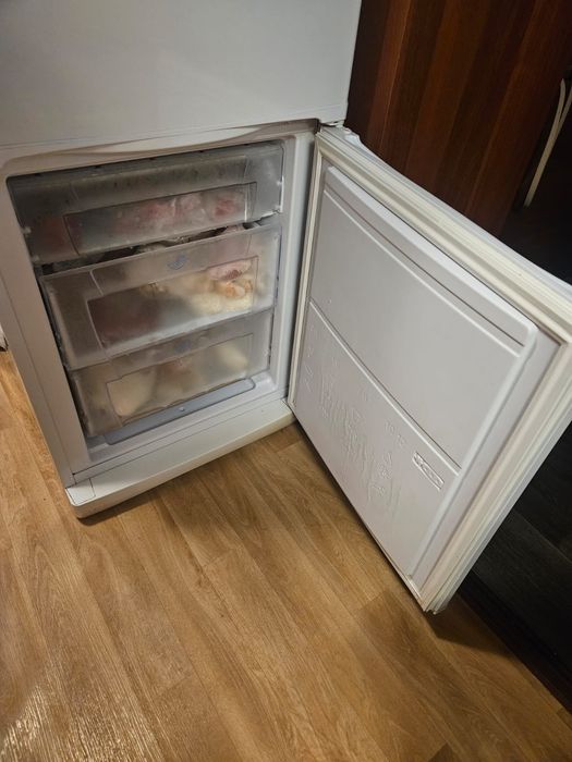 Холодильник indesit