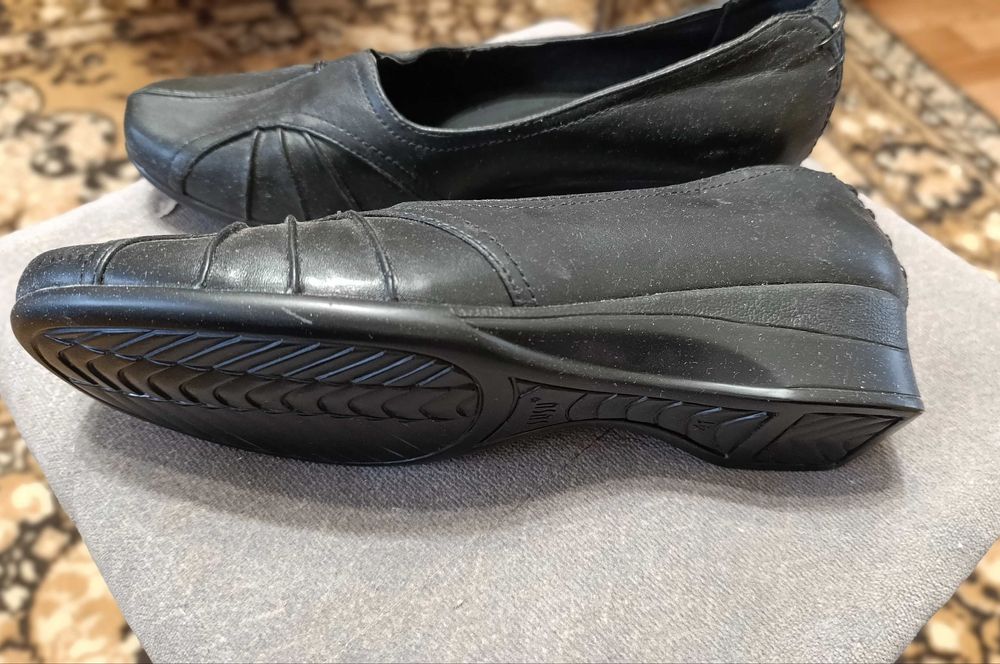 Женские туфли черного цвета