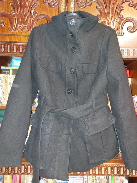 Vand haine marimea M. trimit si prin posta