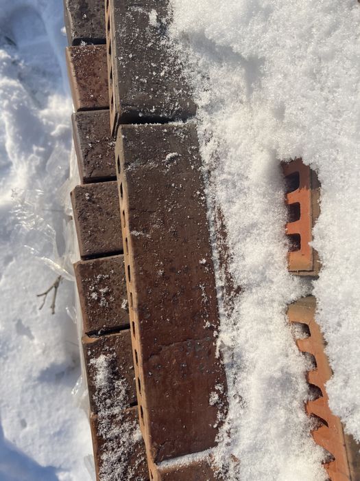 Продается новые облицовочные кирпичи 8 палетов размеры 6х6