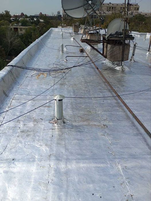 Покрытие крыши Фольгоизолом с гарантией от фирмы.