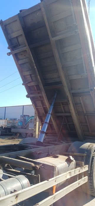 Camion Volvo Bena  basculabila