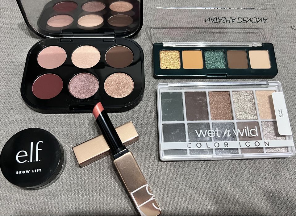 Декоративна козметика на Charlotte Tilbury, Ofra, Natasha Denona и др.