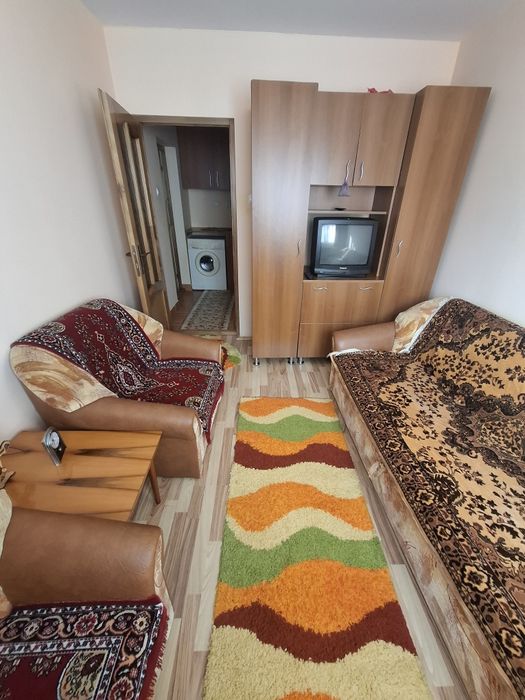 Beclean Apartament 2 camere  etaj 2 ,strada Grigore Silasii de inchiriat pret 1200lei!!!