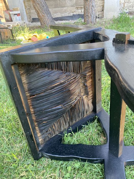 Дървени столове с ратан