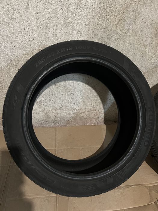 Kumho Ecsta  255/40 R19