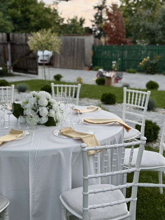 Închiriem mese, scaune, corturi, vesela, umbrele