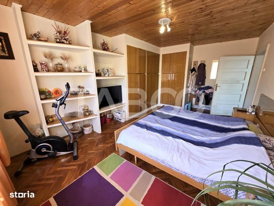 Casa spatioasa de vanzare teren 432 mp zona linistita - Lupeni Sibiu
