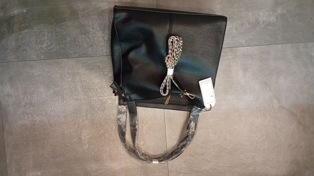 Чисто нова чанта Medicine