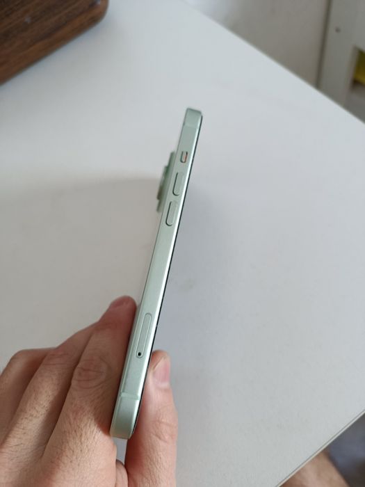 Apple iPhone 15 green