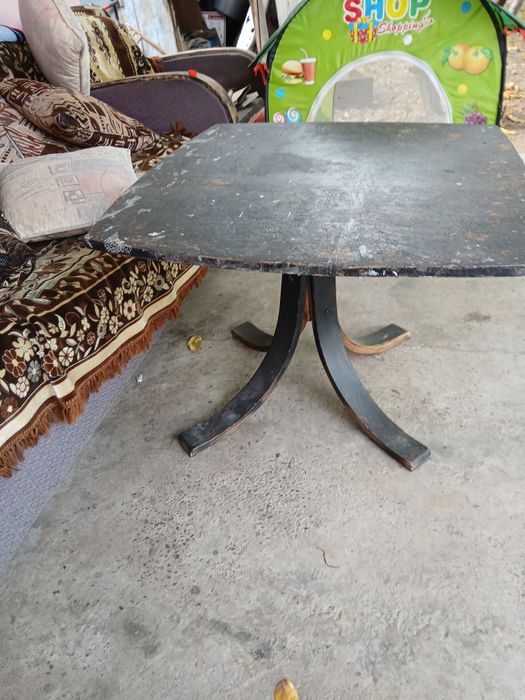 Продам столик журнальный