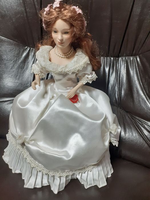 Кукла  порцеланова Макет на каляска  Landau