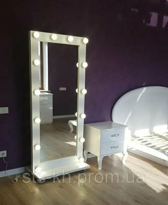 Зеркало с подсветкой на колесиках!