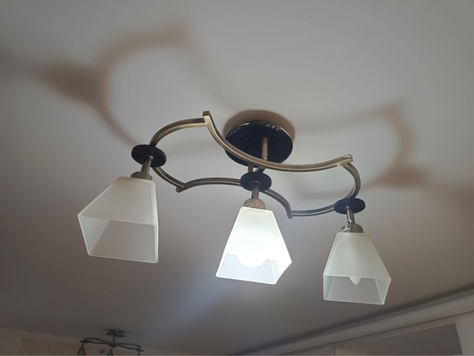 Продаются люстры небольшие