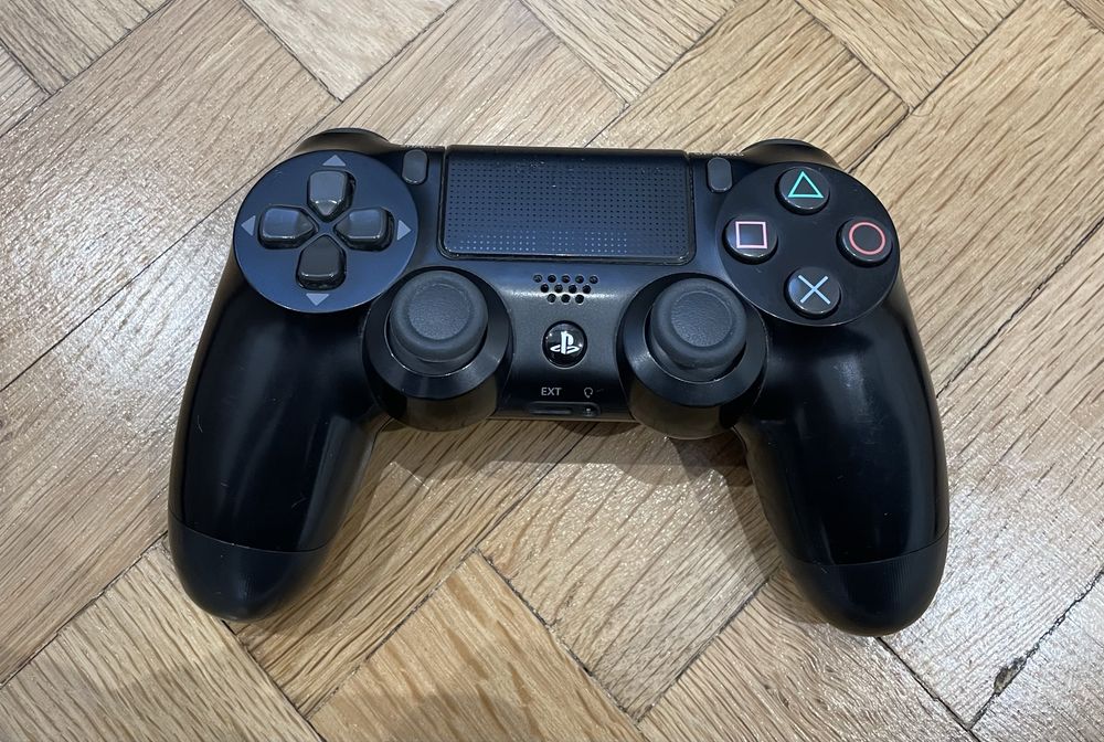 Playstation 4 PRO/PS4 PRO - 1TВ с два джойстика
