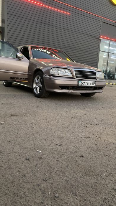 Продам Мерседес 202 2.8 обьем с класс