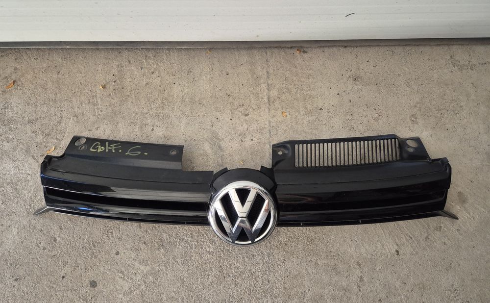 Grila centrală bara față Golf 6