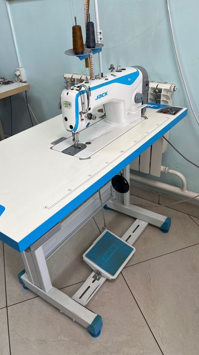 Продаю швейную машину Jack F4