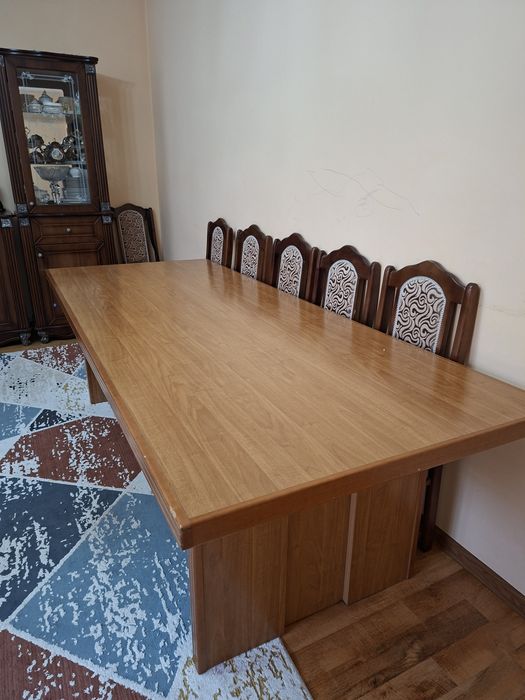 Стол со стульями