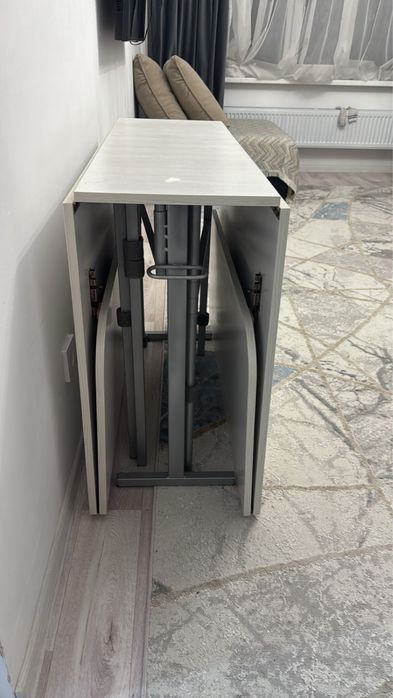 Продаю стол в хорошем состоянии.